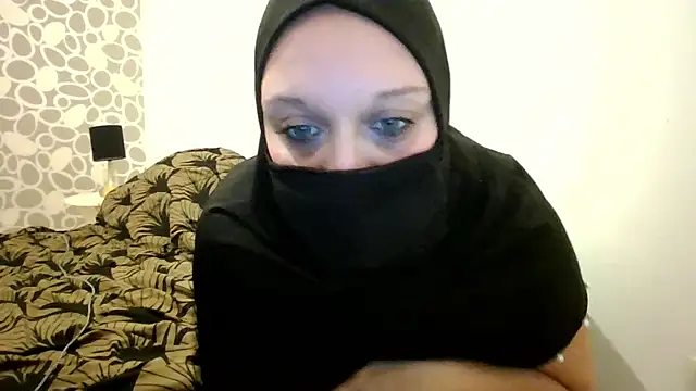 Snapshot of MuslimSexyHot chatting on January 17, 2026, 6:33 pm MuslimSexyHot online show from January 17, 2026, 6:33 pm
