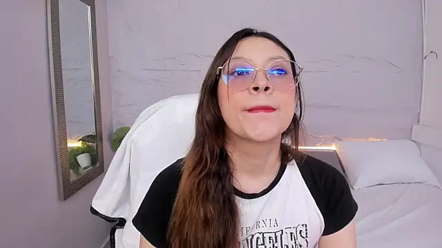 lanna 18  online show from April 30, 2026, 11:27 am