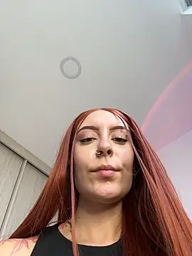 alesziarose  online show from June 7, 2026, 9:18 pm