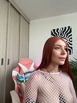 alesziarose  online show from June 18, 2026, 9:30 pm