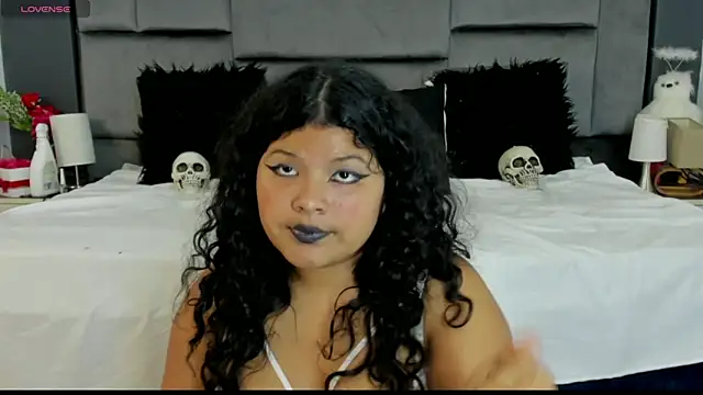 Jessica Beltrann online show from April 24, 2026, 8:33 pm