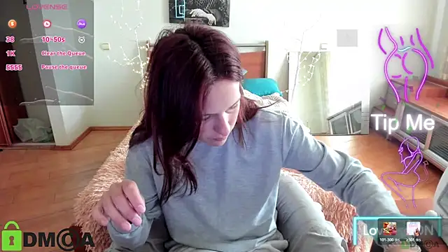 Lily Viola online show from April 29, 2026, 8:18 am