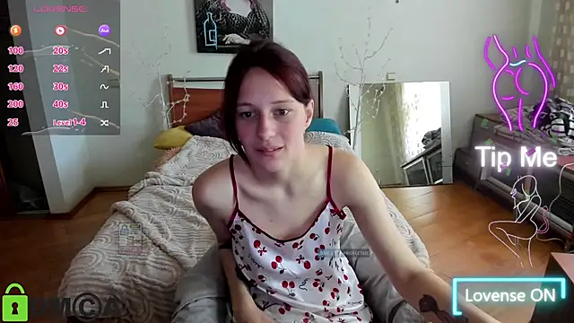 Snapshot of Lily_Viola chatting on May 6, 2026, 7:35 am Lily Viola online show from May 6, 2026, 7:35 am