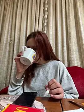 Snapshot of Lily_Viola chatting on June 1, 2026, 6:37 am Lily Viola online show from June 1, 2026, 6:37 am