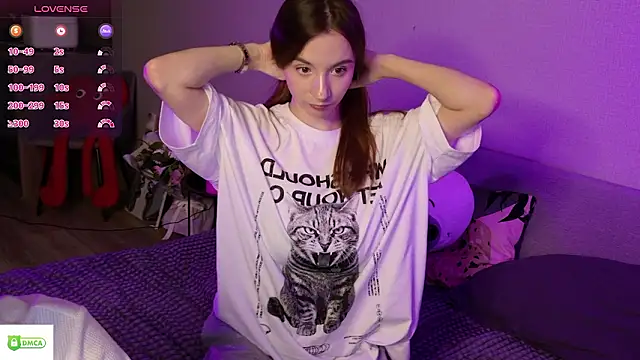 Snapshot of Candyy_Molly chatting on March 15, 2026, 1:22 am Candyy Molly online show from March 15, 2026, 1:22 am