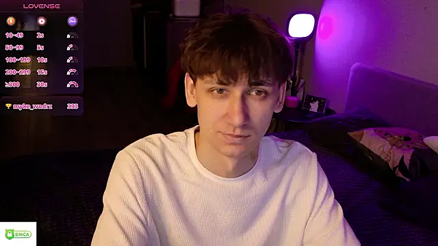 Snapshot of Candyy_Molly chatting on March 16, 2026, 1:33 am Candyy Molly online show from March 16, 2026, 1:33 am