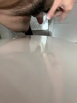 Snapshot of Johnlim880 chatting on January 14, 2026, 7:36 am Johnlim880 online show from January 14, 2026, 7:36 am