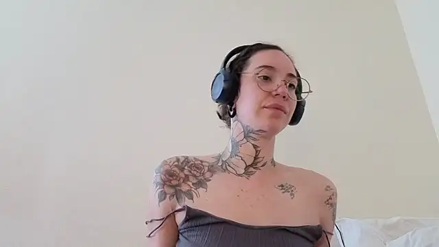 Snapshot of Dirty_Pink chatting on June 8, 2026, 8:48 am Dirty Pink online show from June 8, 2026, 8:48 am