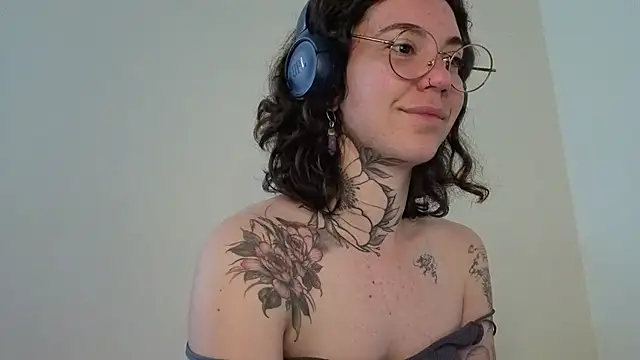 Snapshot of Dirty_Pink chatting on June 24, 2026, 8:02 am Dirty Pink online show from June 24, 2026, 8:02 am