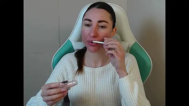 cammila horn online show from March 10, 2026, 6:40 am