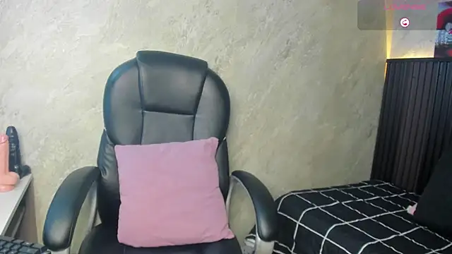 tanisha  lux online show from March 4, 2026, 10:16 pm