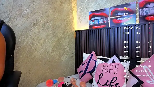 tanisha  lux online show from June 13, 2026, 12:41 am