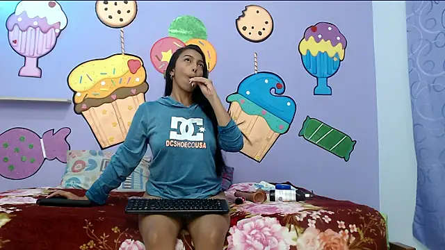 skinnysexzara18 online show from March 12, 2026, 1:23 am