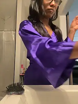 xouniq online show from March 7, 2026, 3:42 pm