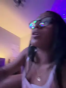 xouniq online show from March 18, 2026, 12:25 am