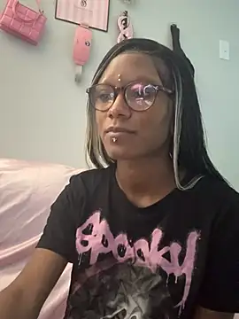 xouniq online show from August 8, 2026, 10:01 pm
