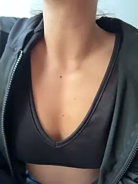 TaylorrHill online show from April 27, 2026, 8:29 pm