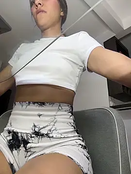 TaylorrHill online show from May 3, 2026, 12:27 am