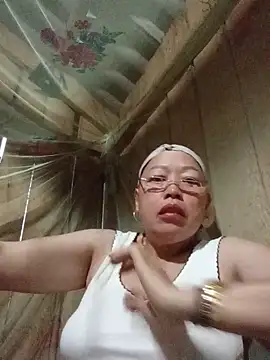 Snapshot of Agnes-baby chatting on May 17, 2026, 10:50 pm Agnes-baby online show from May 17, 2026, 10:50 pm