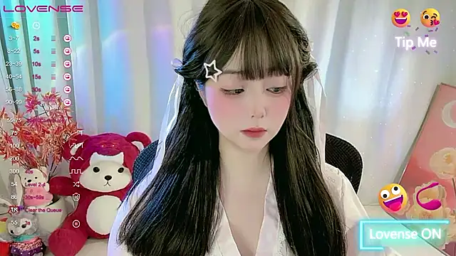 Snapshot of CLaire-5 chatting on February 19, 2026, 11:39 am CLaire-5 online show from February 19, 2026, 11:39 am