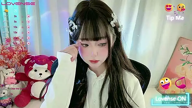 Snapshot of CLaire-5 chatting on March 7, 2026, 8:39 pm CLaire-5 online show from March 7, 2026, 8:39 pm