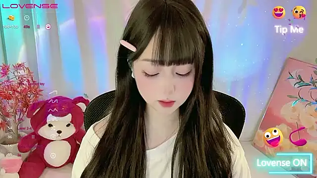 Snapshot of CLaire-5 chatting on April 3, 2026, 6:39 pm CLaire-5 online show from April 3, 2026, 6:39 pm