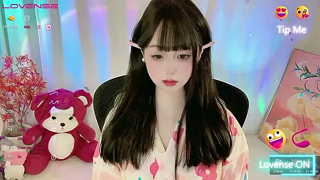 Snapshot of CLaire-5 chatting on April 4, 2026, 7:00 pm CLaire-5 online show from April 4, 2026, 7:00 pm