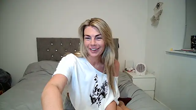 Scarlett the girlnextdoor online show from March 18, 2026, 9:40 pm