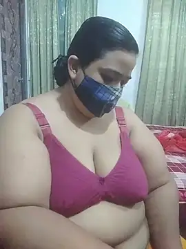 Snapshot of momo_loves chatting on June 26, 2026, 2:05 am momo loves online show from June 26, 2026, 2:05 am