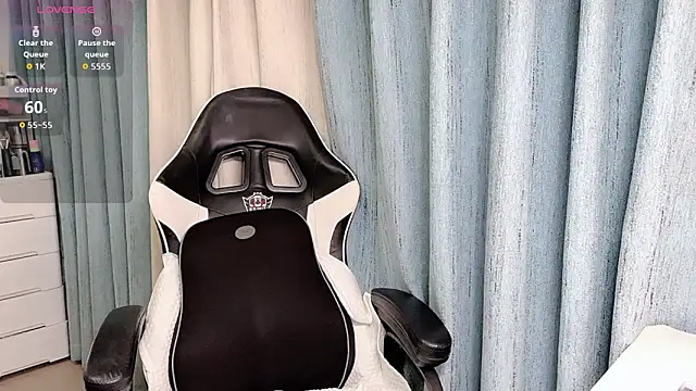 Snapshot of LuLu-lll chatting on February 12, 2026, 5:30 pm LuLu-lll online show from February 12, 2026, 5:30 pm