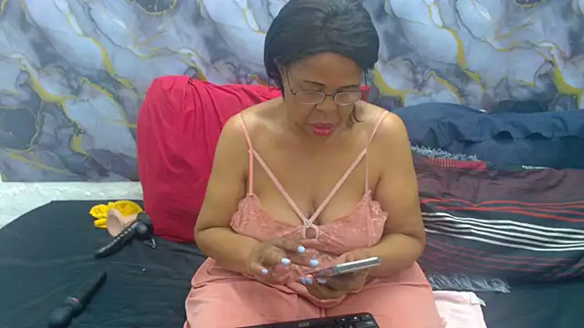 Snapshot of SEXY_MATURExx chatting on May 6, 2026, 4:45 pm SEXY MATURExx online show from May 6, 2026, 4:45 pm