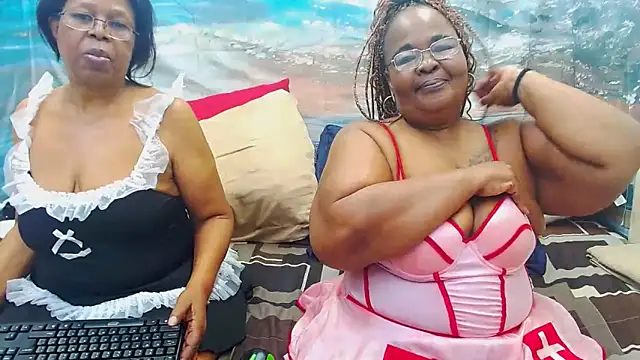 Snapshot of SEXY_MATURExx chatting on June 11, 2026, 6:17 pm SEXY MATURExx online show from June 11, 2026, 6:17 pm
