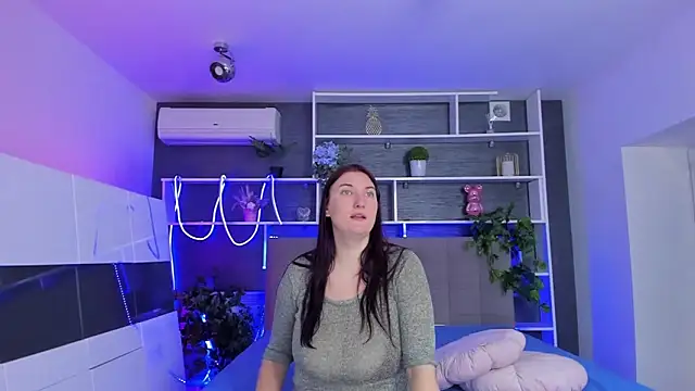 StephieRousee online show from April 27, 2026, 5:16 am
