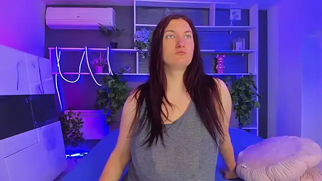 StephieRousee online show from June 3, 2026, 5:21 am