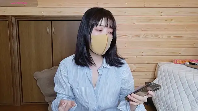 minami room online show from June 13, 2026, 1:36 am