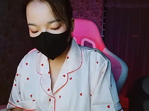 -Tamy- online show from April 28, 2026, 2:33 pm