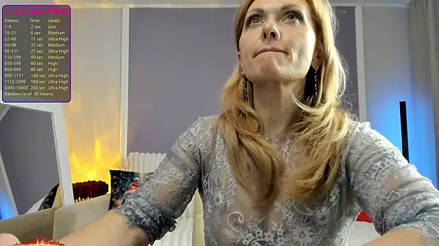 Monika-peach online show from April 28, 2026, 9:20 pm