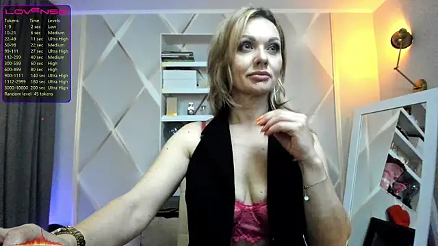 Monika-peach online show from June 19, 2026, 9:18 pm
