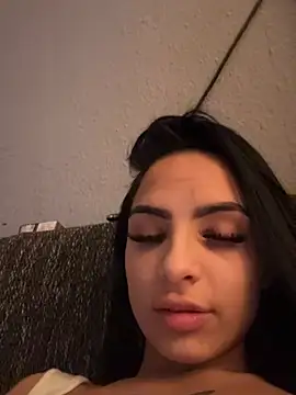 Evelin199 online show from May 3, 2026, 7:53 pm