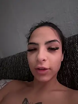 Evelin199 online show from May 13, 2026, 6:44 am