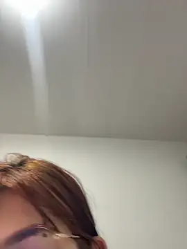kuritto  online show from May 7, 2026, 4:18 am