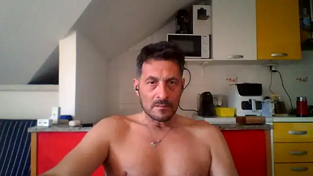 Snapshot of colosone chatting on May 4, 2026, 6:42 am colosone online show from May 4, 2026, 6:42 am