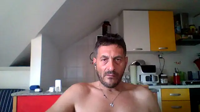 Snapshot of colosone chatting on June 1, 2026, 7:43 am colosone online show from June 1, 2026, 7:43 am