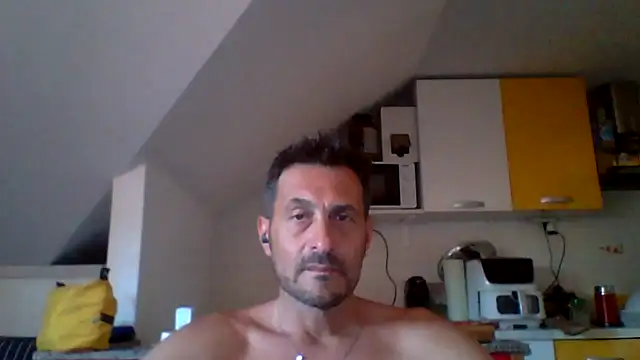 Snapshot of colosone chatting on June 8, 2026, 5:02 pm colosone online show from June 8, 2026, 5:02 pm