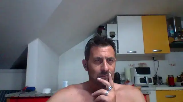 Snapshot of colosone chatting on June 9, 2026, 8:20 pm colosone online show from June 9, 2026, 8:20 pm