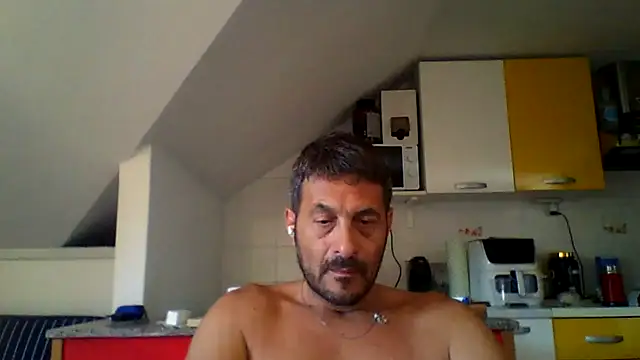 Snapshot of colosone chatting on June 17, 2026, 6:38 am colosone online show from June 17, 2026, 6:38 am