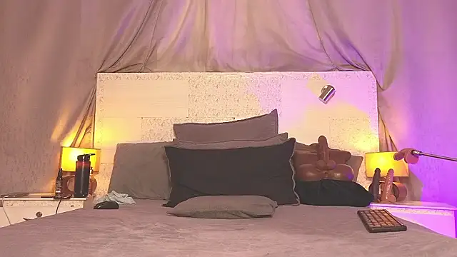 tiffanymena1 online show from January 15, 2026, 7:46 am