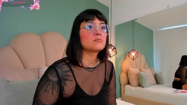 Snapshot of barbara_mmoon chatting on January 16, 2026, 4:33 pm barbara mmoon online show from January 16, 2026, 4:33 pm