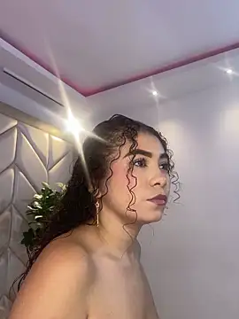 Snapshot of CamilaCastillo chatting on June 20, 2026, 12:41 pm CamilaCastillo online show from June 20, 2026, 12:41 pm