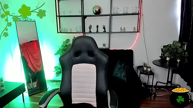 Sacred Sin Room online show from March 17, 2026, 1:36 pm